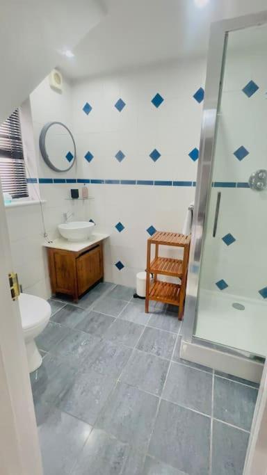 Amazing Location - City Of London- 2 Bedroom Stunning Canal View House With Private Garden,Parking & Balcony Εξωτερικό φωτογραφία