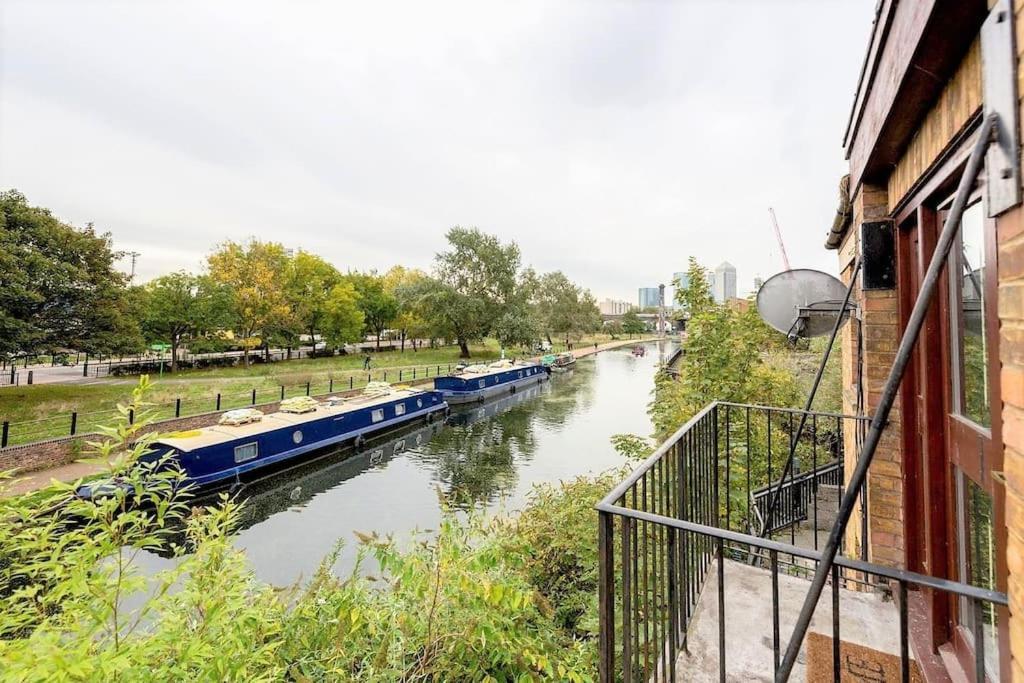 Amazing Location - City Of London- 2 Bedroom Stunning Canal View House With Private Garden,Parking & Balcony Εξωτερικό φωτογραφία