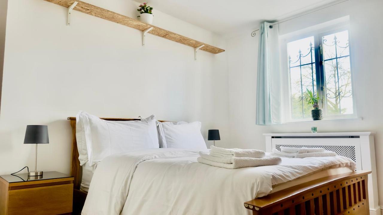 Amazing Location - City Of London- 2 Bedroom Stunning Canal View House With Private Garden,Parking & Balcony Εξωτερικό φωτογραφία