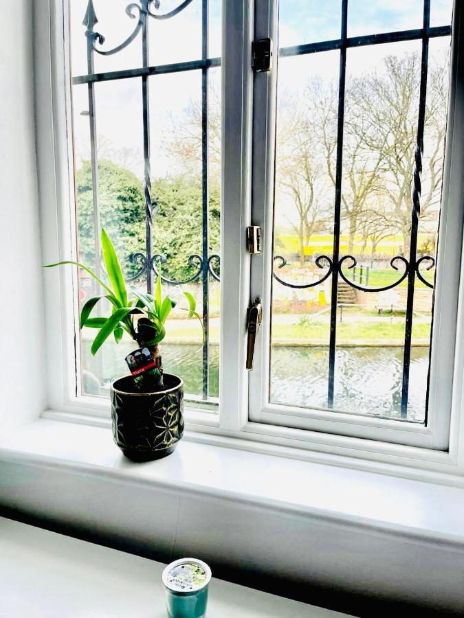 Amazing Location - City Of London- 2 Bedroom Stunning Canal View House With Private Garden,Parking & Balcony Εξωτερικό φωτογραφία