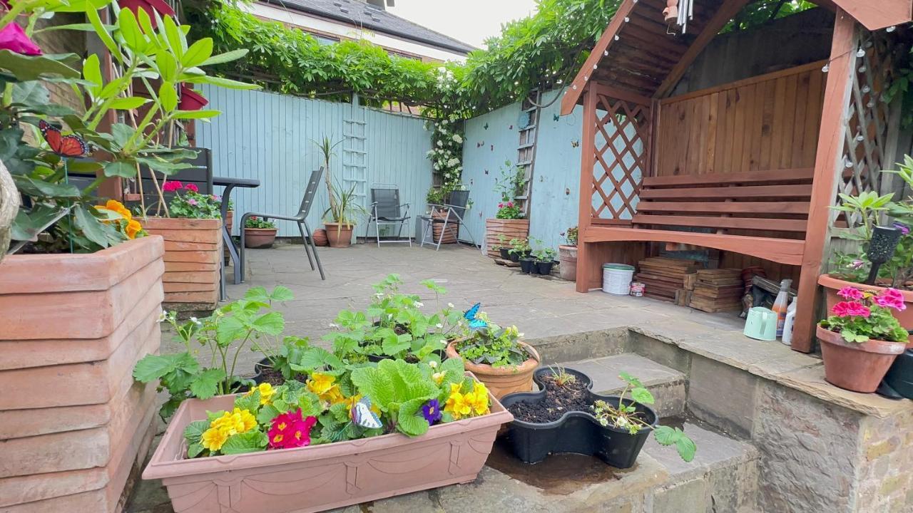 Amazing Location - City Of London- 2 Bedroom Stunning Canal View House With Private Garden,Parking & Balcony Εξωτερικό φωτογραφία
