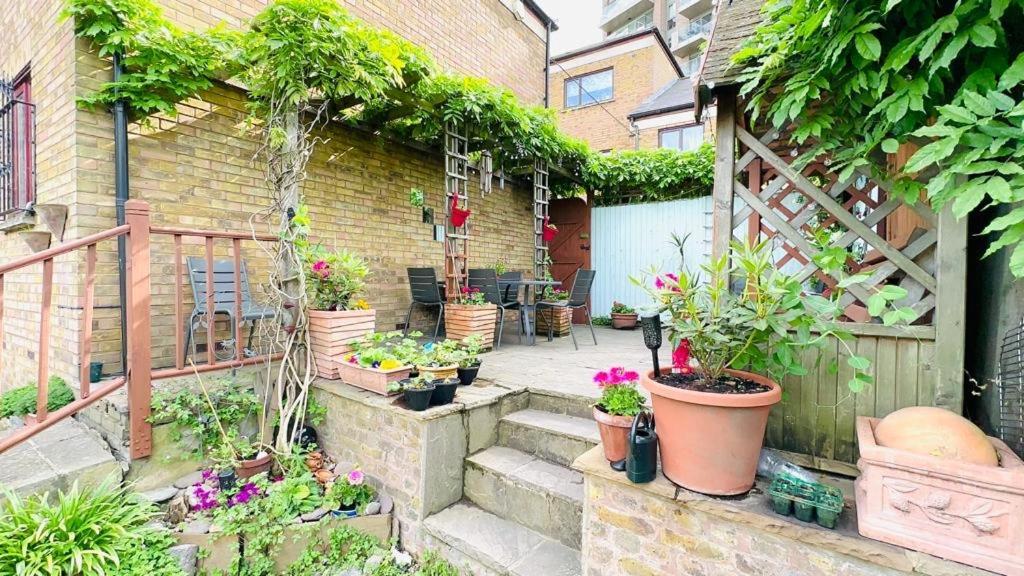 Amazing Location - City Of London- 2 Bedroom Stunning Canal View House With Private Garden,Parking & Balcony Εξωτερικό φωτογραφία