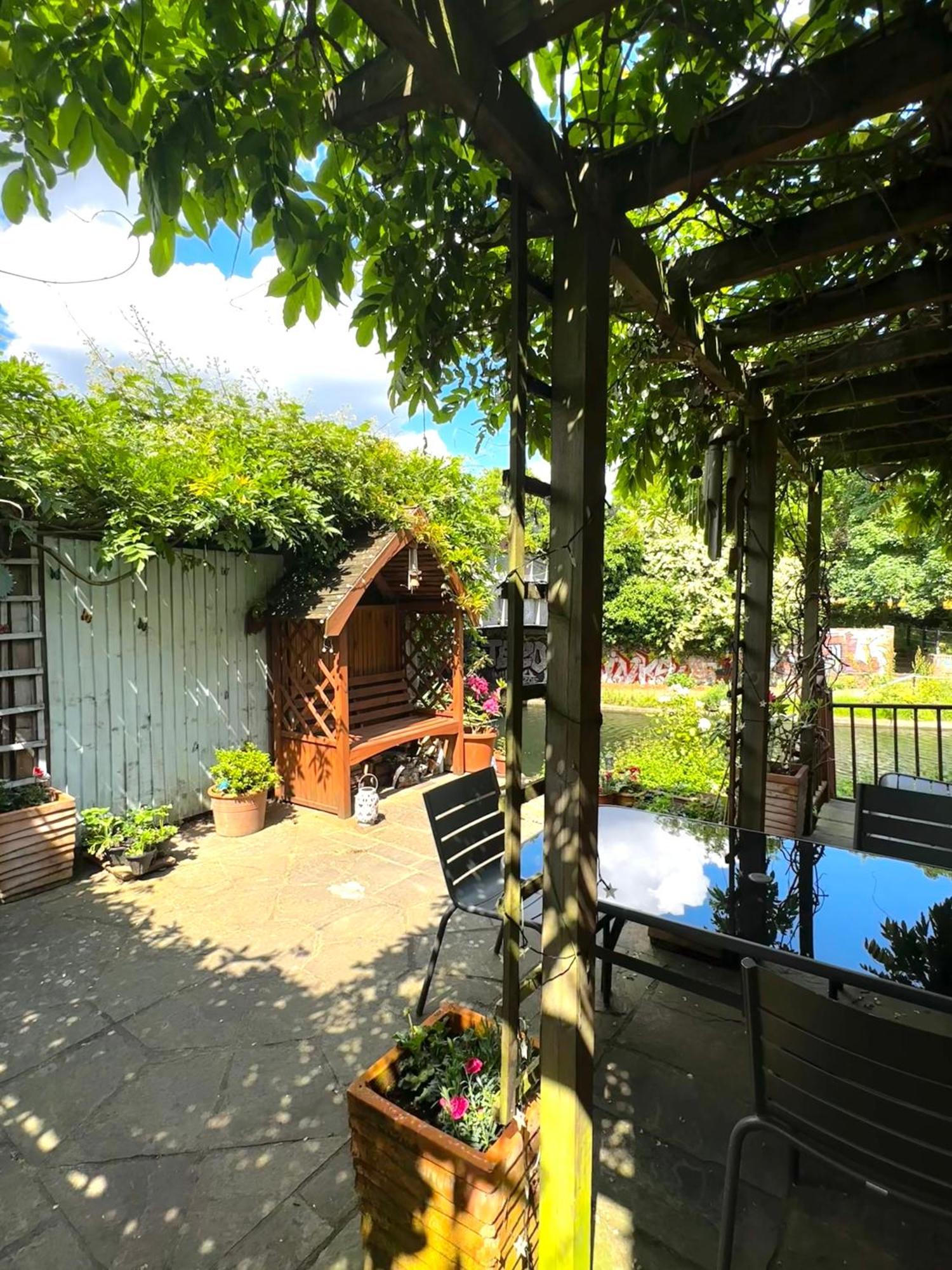 Amazing Location - City Of London- 2 Bedroom Stunning Canal View House With Private Garden,Parking & Balcony Εξωτερικό φωτογραφία