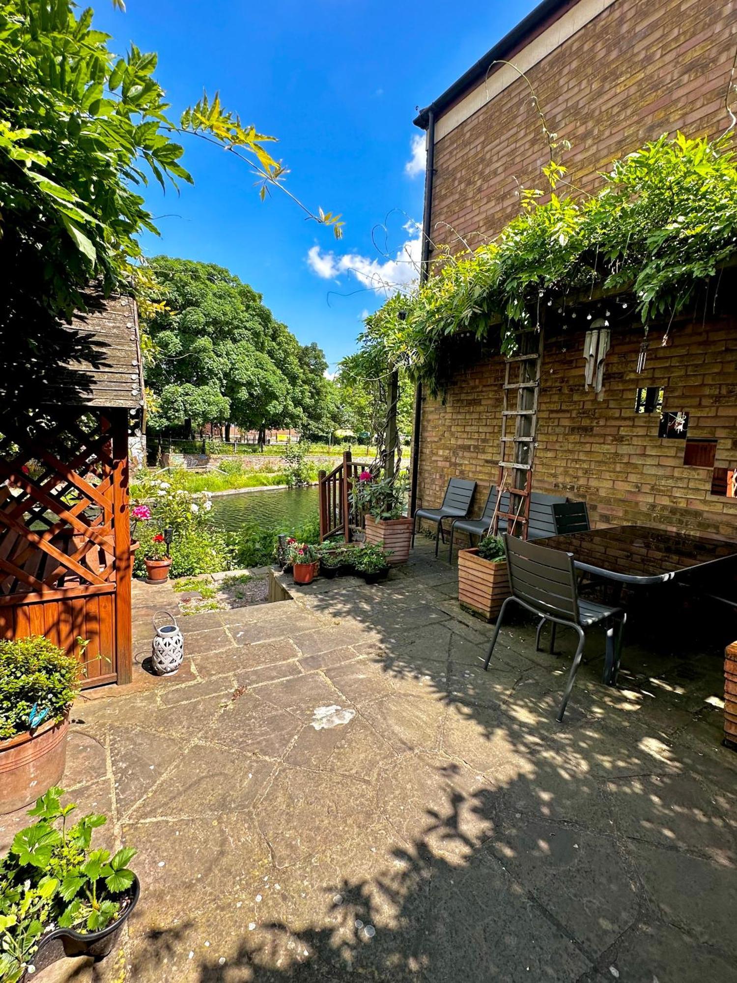 Amazing Location - City Of London- 2 Bedroom Stunning Canal View House With Private Garden,Parking & Balcony Εξωτερικό φωτογραφία